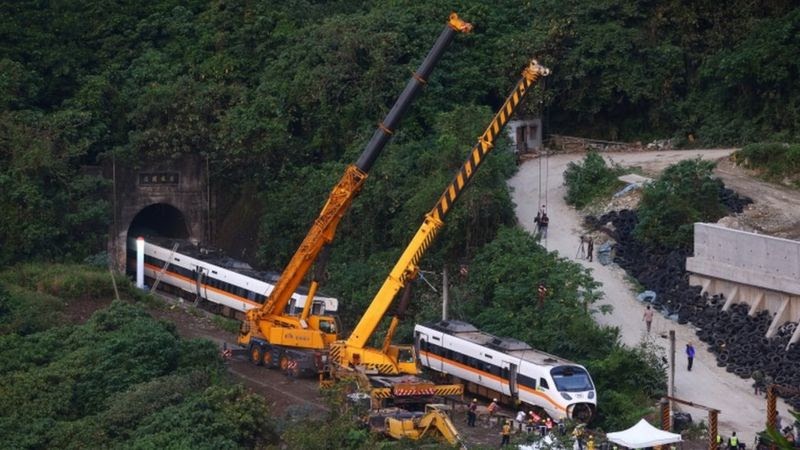 Taiwan train crash: Site boss bailed amid grief 51 deaths