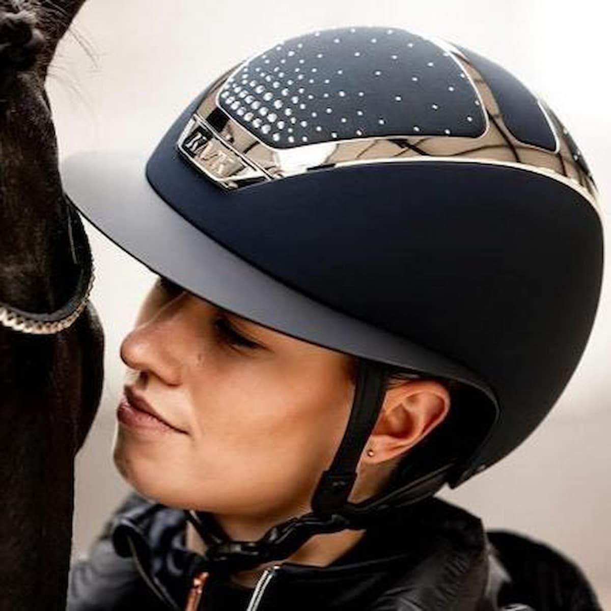 Helmets That Wow: A Stylish Woman’s Guide to Riding Safety | Compare Factory